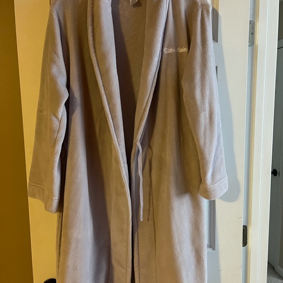 Calvin Klein long fleece grey robe🖤♥️ - Picture 8 of 8